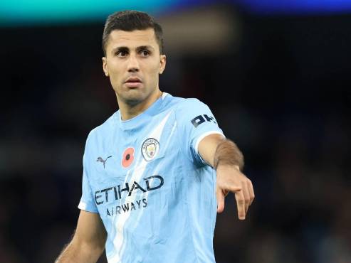 Rodri, futbolista del Manchester City, fue multado con 92 mil euros por hablar de los árbitros.