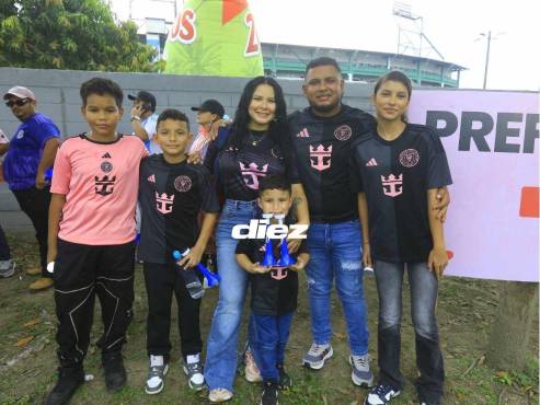 Los aficionados hondureños ya están ingresando al Estadio Olímpico. FOTOS: Mauricio Ayala | Neptalí Romero | Yoseph Amaya | Moisés Valenzuela | Héctor Paz.