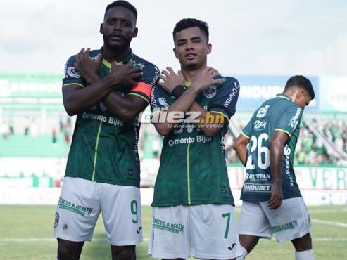 Clayvin Zúniga e Isaac Castillo lo celebraron a lo “Pantera Negra” de Marvel. FOTOS: Mauricio Ayala/Neptalí Romero.