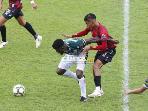 Juticalpa está realizando un gran partido a pesar de jugar con un hombre menos. FOTO: Neptalí Romero.