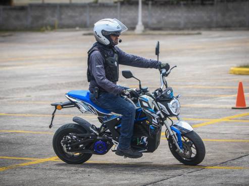 La prueba piloto de las motos eléctricas Electrón será realizada por los colaboradores de Grupo Inversiones La Paz.