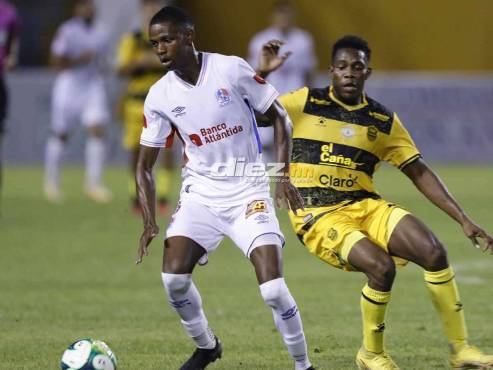 Julián Martínez es titular indiscutible en el 11 de Olimpia de Pedro Troglio. FOTOS: Neptalí Romero | Alexis Muñoz.