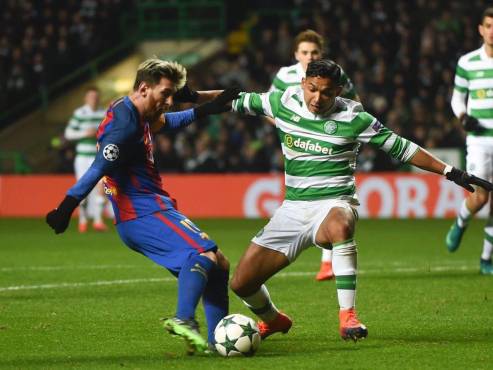 Emilio Izaguirre marca al astro argentino Lionel Messi en partido de UEFA Champions League.