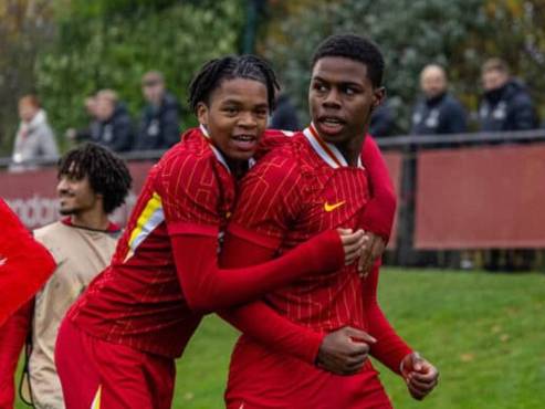 Keyrol Figueroa anota en la Champions League juvenil en goleada del Liverpool