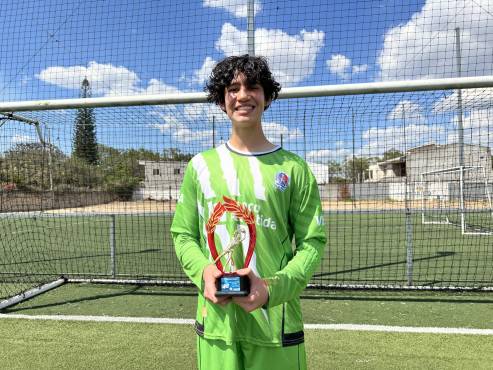Carlos Girón fue galardonado como el mejor portero del torneo por su destacada participación. Fue el menos goleado.