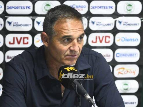 Tota Medina atendió la conferencia de prensa tras la derrota del Marathón ante Real España. FOTO: Héctor Edú.