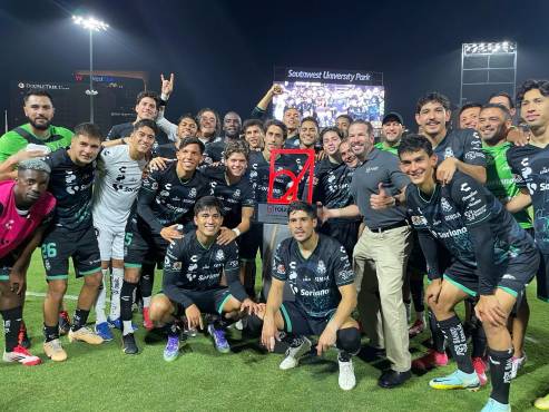 Choco Lozano no pierde tiempo y se incorporó al Santos Laguna de México: jugó en triunfo del club azteca