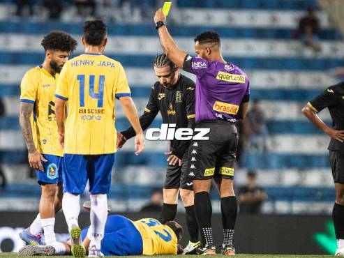 MR JC si sabe a lo que entró al partido, en menos de un minuto fue amonestado. (FOTO: Mauricio Ayala)