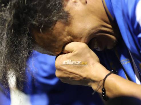 Rambo de León lloró tras salir del campo de juego del estadio Nacional Chelato Uclés. FOTOS: Mauricio Ayala | Andro Rodríguez | David Romero.