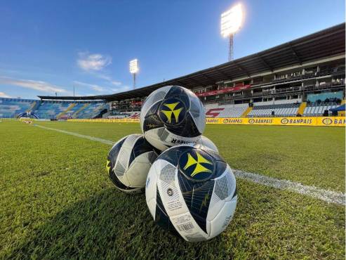 Los balones con los que se jugará el cotejo entre Motagua vs Juticalpa por la jornada 3 del Apertura 2024.