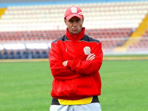 Danilo Tosello se coronó campeón en su primer torneo dirigiendo al Olimpia.