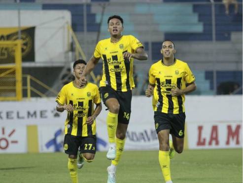 Real España humilló al Victoria en la onceava fecha del torneo Clausura. FOTO: Neptalí Romero.