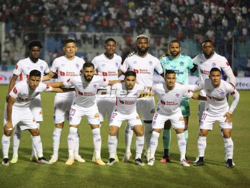 Así sale Olimpia para enfrentar al Motagua en el Nacional de Tegucigalpa. FOTOS: Estalin Irías | David Romero.