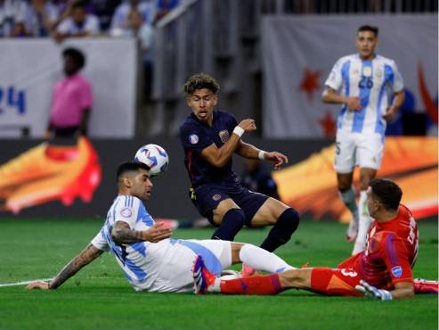 45+3’: ¡FINALIZA EL PRIMER TIEMPO! ARGENTINA 1-0 ECUADOR.