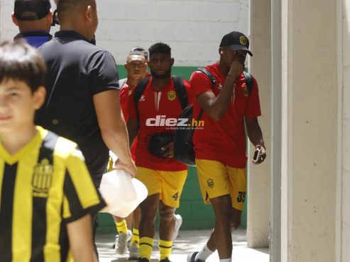 Real España al momento de arribar al Yankel Rosenthal de San Pedro Sula. FOTOS: Neptalí Romero/Mauricio Ayala.