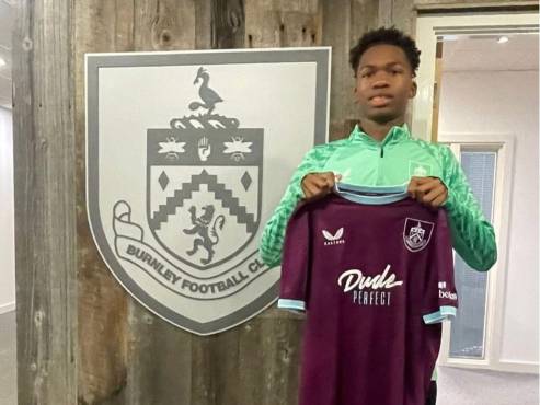 Keyvan Figueroa también prueba suete en Inglaterra, lo hace para las categorías menores del Burnley.