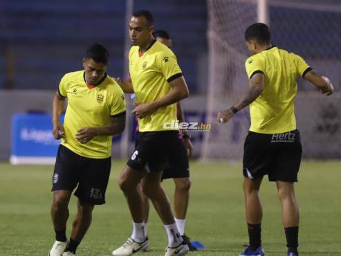 Bryan Moya arranca en el 11 inicia del Real España ante Real Sociedad. FOTOS: Mauricio Ayala | Neptalí Romero. FOTOS: Mauricio Ayala | Neptalí Romero.