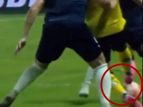 Luis Palma dejó evidenciado su buen nivel técnico con el balón tras caño a rival.