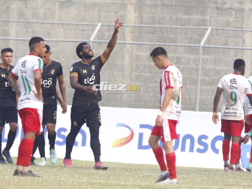 Así festejó Dabirson Castillo su golazo ante Marathón en el Estadio Humberto Micheletti. FOTO: Neptalí Romero.