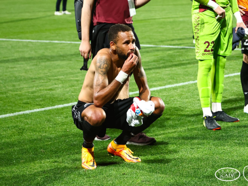 Los rostros desencajados en la eliminación de la Reggina en la fase del repechaje por ascender a la Serie A.