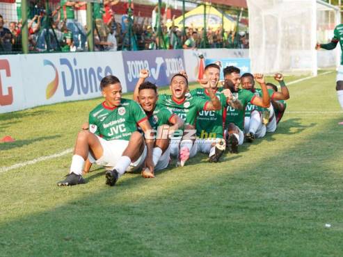 Así festejaron los jugadores del Marathón el golazo de cabeza de Matías Techera. FOTOS: Héctor Edú | Neptalí Romero | Mauricio Ayala.