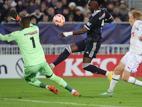 Alberth Elis tuvo una acción clara en el partido ante el Rennais.