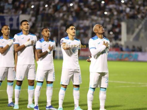 ¡A todo pulmón! Así cantó la Selección de Honduras el himno hondureño. FOTOS: Mauricio Ayala | Andro Rodríguez | David Romero.