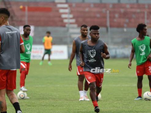 Mikel García aparece en el 11 titular del Vida ante Marathón. FOTO: Esaú Ocampo.