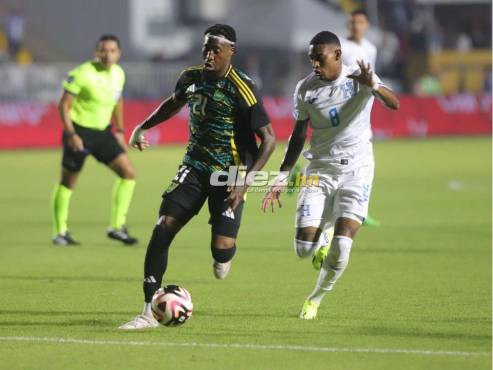 <b>19’: ¡UFFFFFFFFF!</b> Choco Lozano suelta tremendo derechazo que es atajado sin problemas por Andre Blake. FOTOS: Mauricio Ayala | Marvin Salgado | Emilio Flores | Aníbal Vásquez.