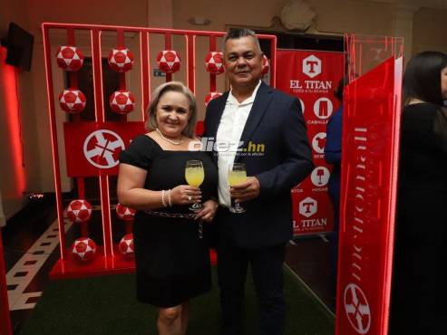 El padre de Mauricio Dubón está presente en la Gala de los Premios DIEZ. FOTOS: Mauricio Ayala | Alex Pérez | Emilio Flores.