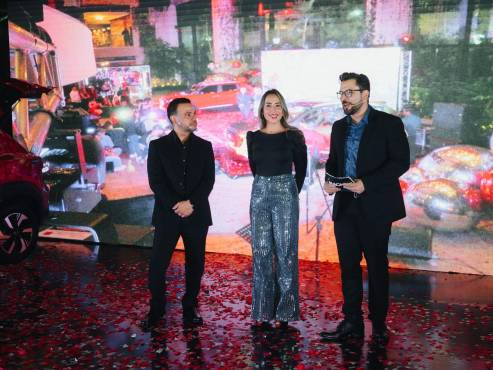 Ejecutivos de Grupo Q presentes en el lanzamiento del nuevo Nissan Magnite.