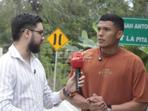 El portero del Olimpia, Onán Rodríguez, hablando con el periodista de DIEZ, Mario Jafeth Moreno Barralaga.