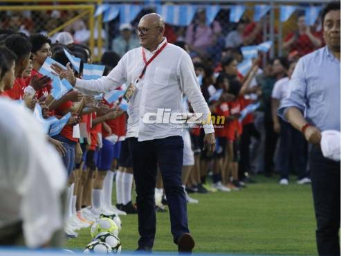 Wilmer Cruz estuvo presente en la reinauguración del Estadio Morazán de San Pedro Sula.
