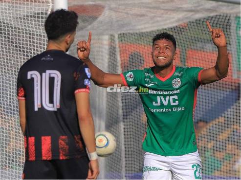 La celebración de Kilmar Peña en la vapuleada del Marathón sobre el Vida en el estadio Yankel Rosenthal de SPS. FOTO: Melvin Cubas.