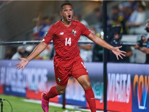 Rolando Blackburn, delantero panameño de 34 años de edad, es nuevo fichaje del Victoria.