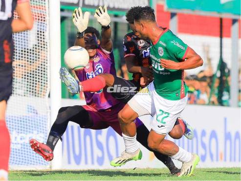 El enorme cabezazo de Kilmar Peña que se metió adentro del marco de Amílcar Bengoché. FOTO: Melvin Cubas.