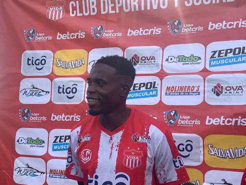 Marvin Bernárdez durante la conferencia de prensa del Vida en La Ceiba.