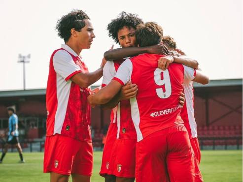 Luis Suazo anotó en la goleada del Braga ante Vizela.