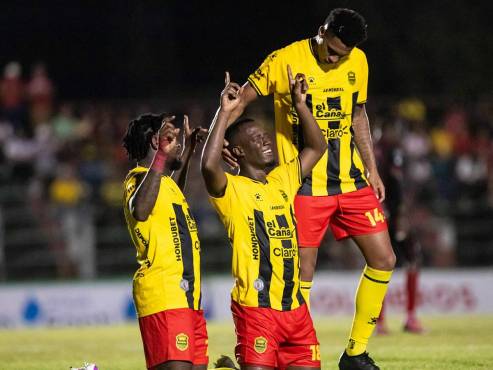 Real España, de idilio con los triunfos: Golearon a domicilio al CD Choloma y pelea el liderato del Apertura 2025