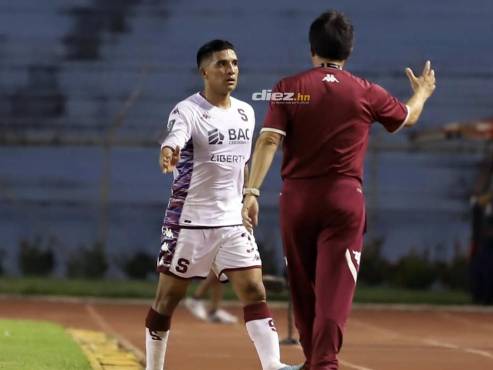 El DT del Saprissa, Vladimir Quesada, le ha dado total respaldo al hondureño. FOTOS: Mauricio Ayala.