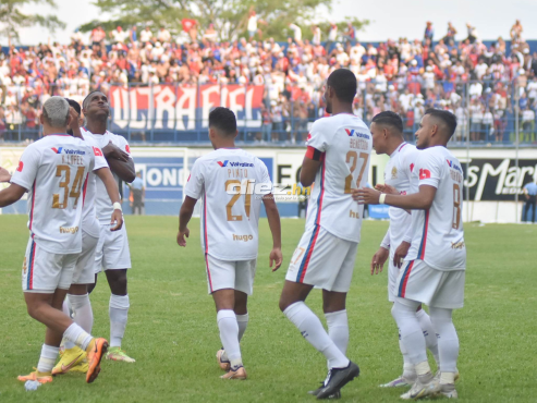 Así festejó Olimpia el golazo de Jerry Bengtson ante Olancho FC. Foto: Alex Pérez.