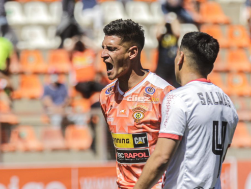 Gabriel Tellas se une al CDS Vida de La Ceiba. El delantero argentino es nuevo refuerzo “cocotero”.