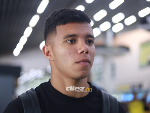 Roberto Osorto viajó este jueves de Honduras a Europa, donde hará pruebas en el Gent. FOTO: Mauricio Ayala.