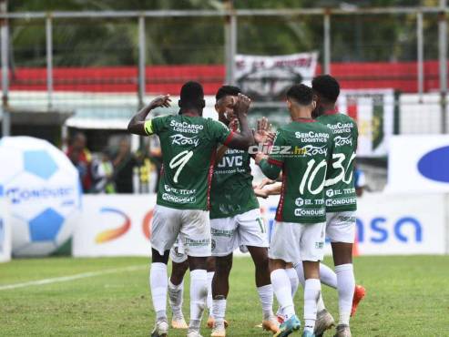 Así festejó Marathón el tercer gol ante Lobos en el Yankel Rosenthal. FOTO: Héctor Edú.