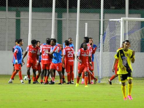 Génesis se duerme ante una Real Sociedad combativa que al final se lleva un punto de Comayagua