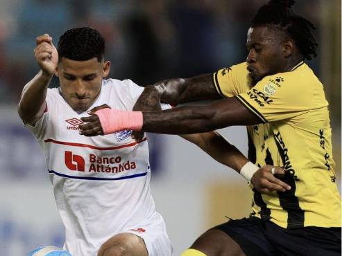 Olimpia y Real España están empatando 0-0 en el Estadio Morazán. FOTOS: Neptalí Romero | Yoseph Amaya.