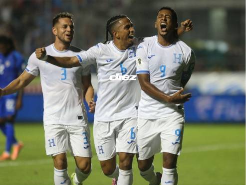 La Selección de Honduras busca el cuarto tanto ante Haití por la Eliminatoria Mundialista. FOTOS: EMILIO FLORES | MARVIN SALGADO | MAURICIO AYALA.