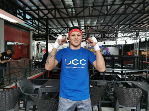 El tico Jordy Canelo sonriente previo a su combate en Tegucigalpa.