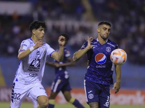 Kevin Álvarez también fue titular en San Pedro Sula.