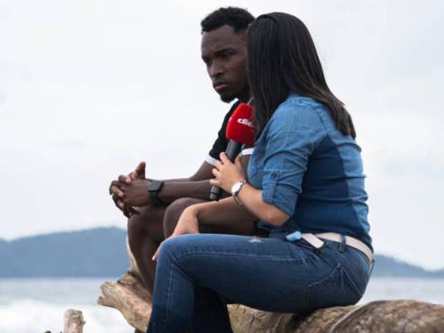 Alberth Elis le contó a Claudia Torres cómo fue ese regreso al fútbol luego de la lesión que sufrió en Francia. (FOTO: Mauricio Ayala)